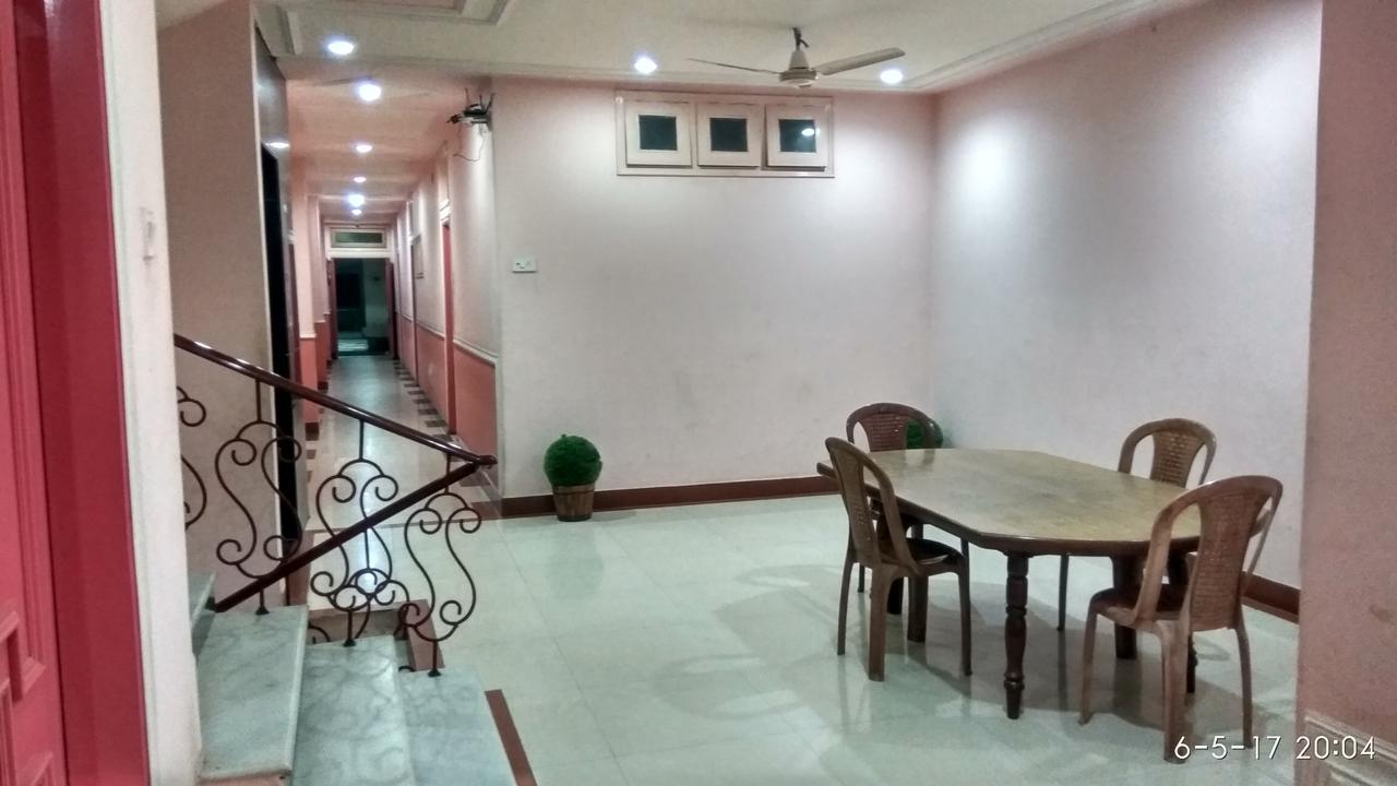 Hotel Varsa Dibrugarh Exterior foto